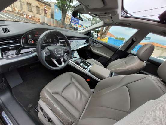 AUDI-Q8-2020