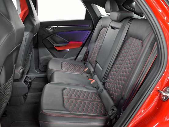 AUDI-RS Q3-2021