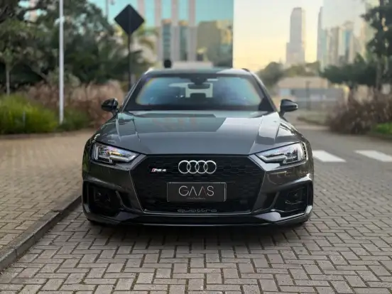 AUDI-RS4-2019