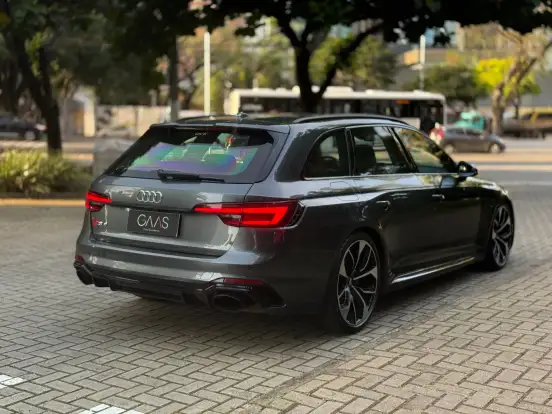AUDI-RS4-2019