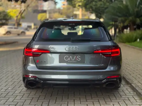 AUDI-RS4-2019