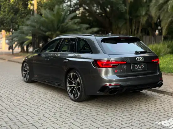 AUDI-RS4-2019