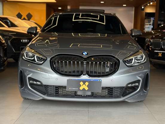 BMW-118i-2023