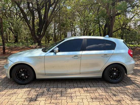 BMW-118i-1.8 UE71 16V GASOLINA 4P AUTOMÁTICO BMW-118i-2009