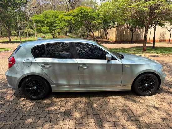 BMW-118i-1.8 UE71 16V GASOLINA 4P AUTOMÁTICO BMW-118i-2009