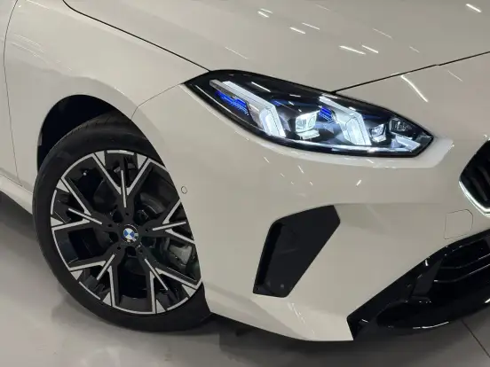 BMW-220i-2025
