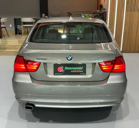 BMW-320i-2010