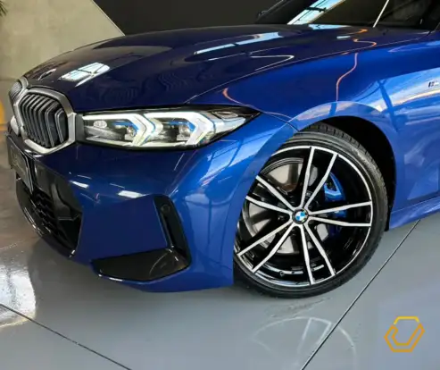 BMW-320i-2023
