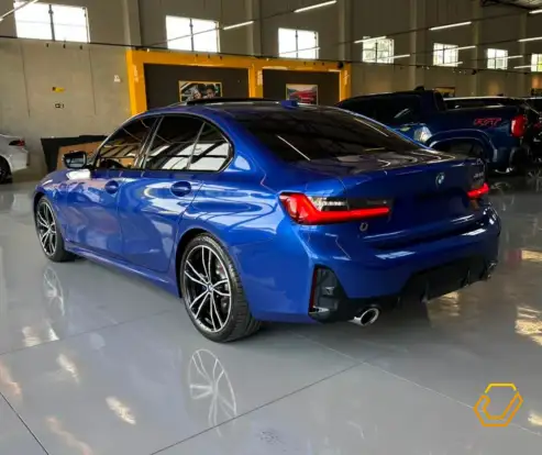 BMW-320i-2023