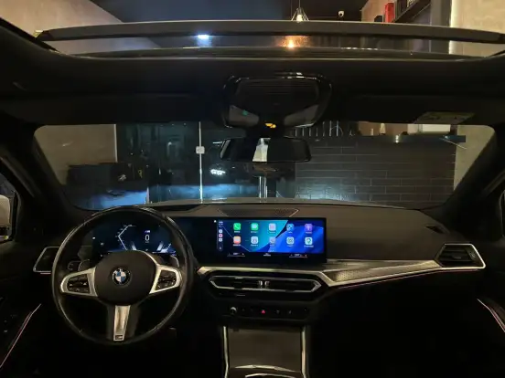 BMW-320i-2023