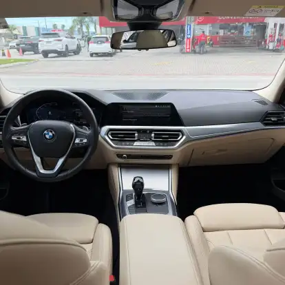 BMW-320i-2021