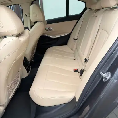 BMW-320i-2021