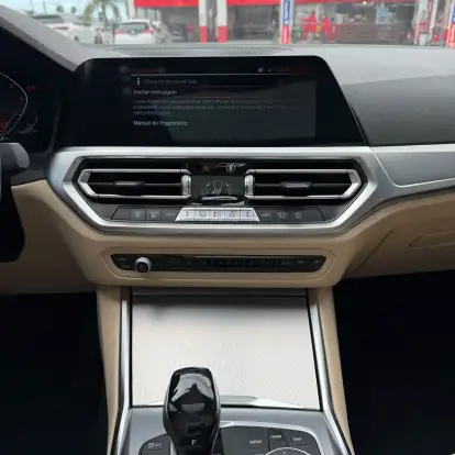 BMW-320i-2021
