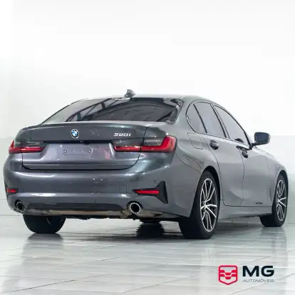 BMW-320i-2021