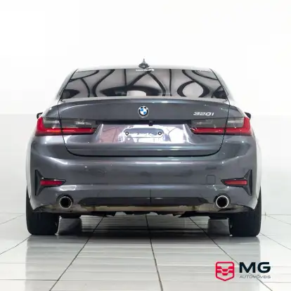 BMW-320i-2021