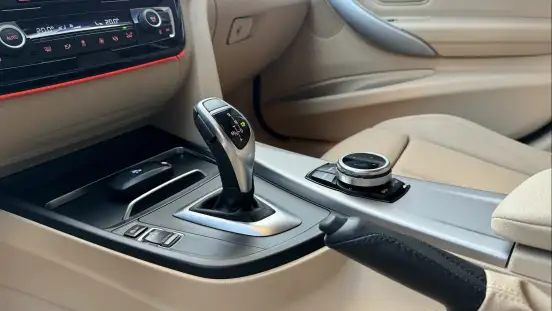 BMW-320i-2017