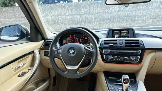 BMW-320i-2017