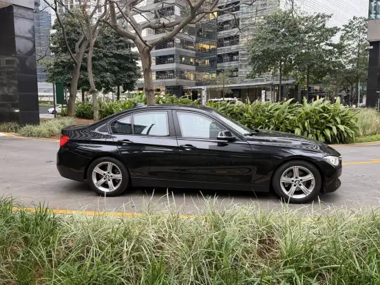 BMW-320i-2013