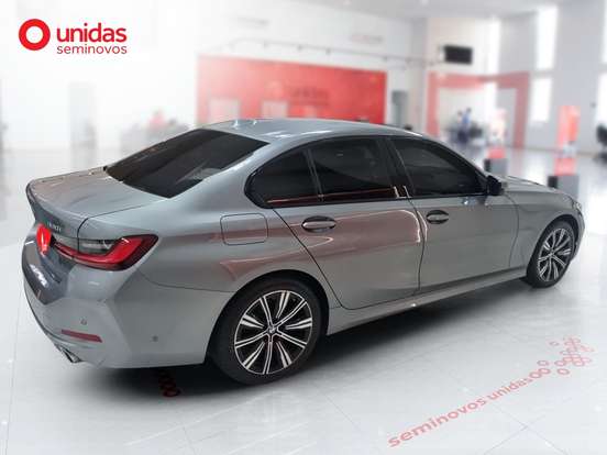 BMW-320i-2023