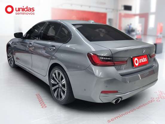 BMW-320i-2023