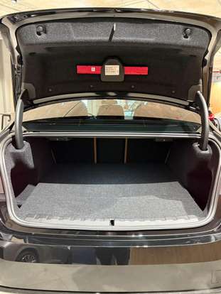 BMW-320i-2024