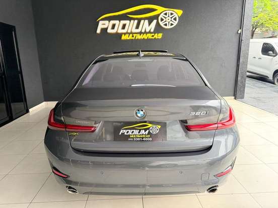 BMW-320i-2022