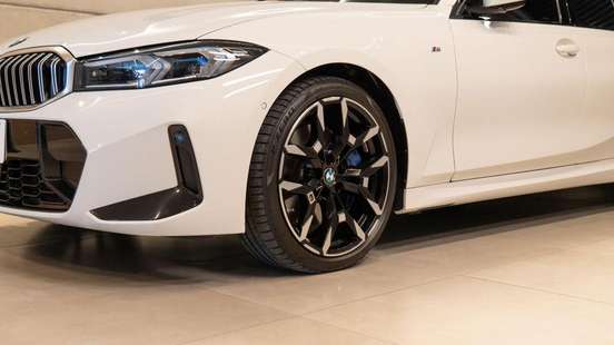 BMW-320i-2025