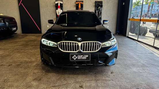 BMW-320i-2023