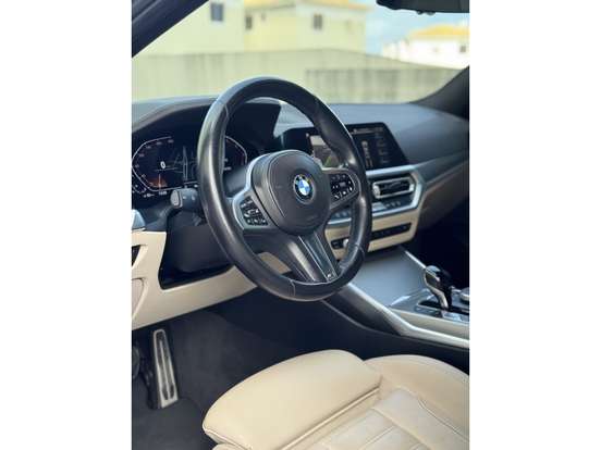 BMW-320i-2022