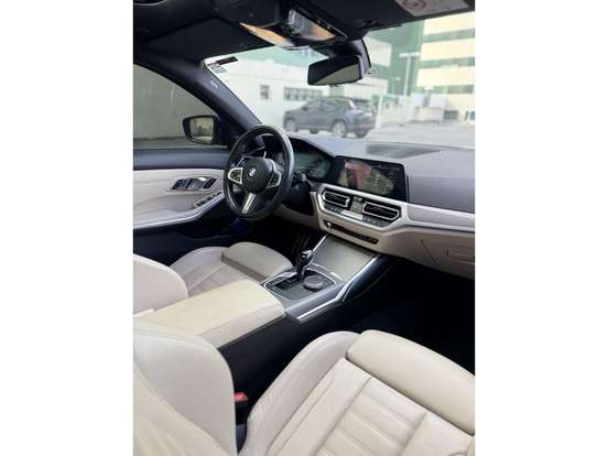 BMW-320i-2022