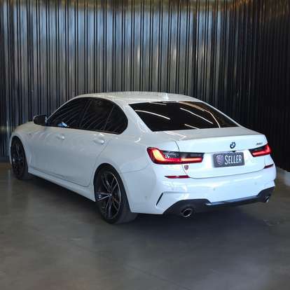 BMW-320i-2022