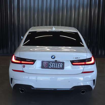 BMW-320i-2022