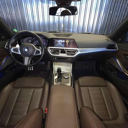 BMW-320i-2022