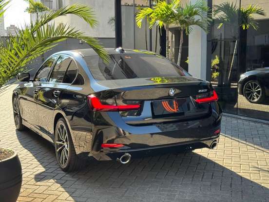 BMW-320i-2022