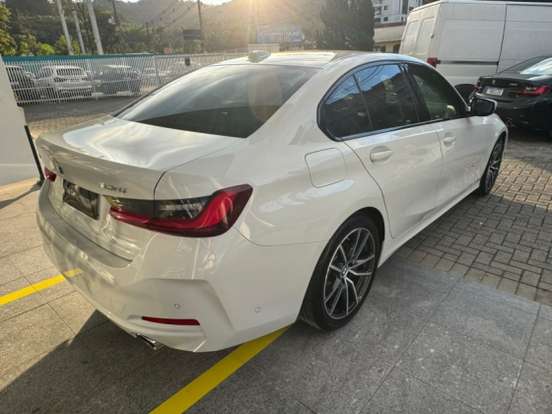 BMW-320i-2023