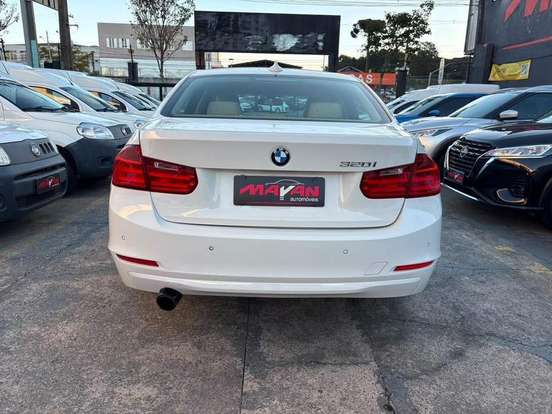 BMW-320i-2012