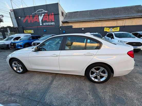 BMW-320i-2012