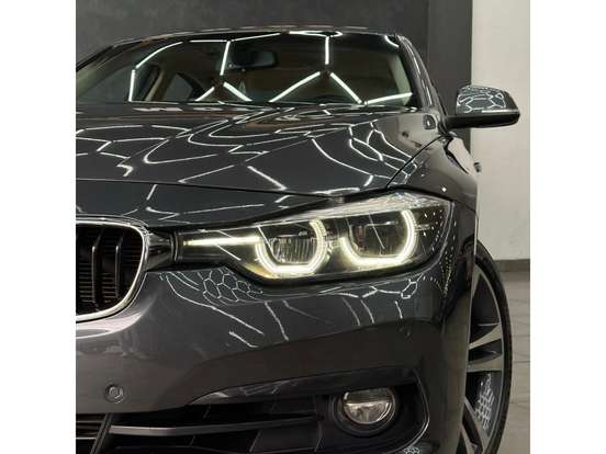 BMW-320i-2018