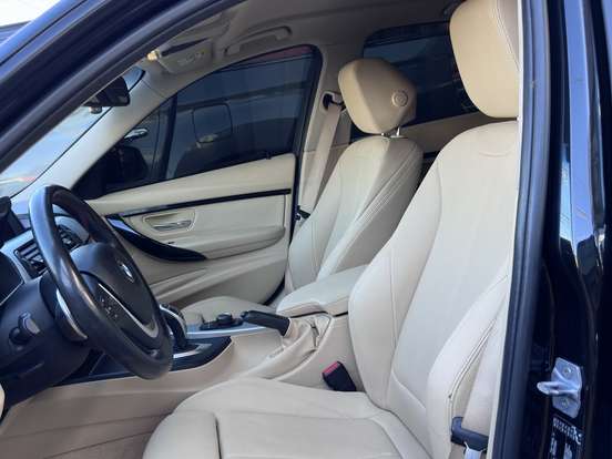 BMW-320i-2018
