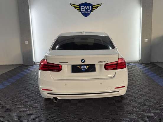 BMW-320i-2017