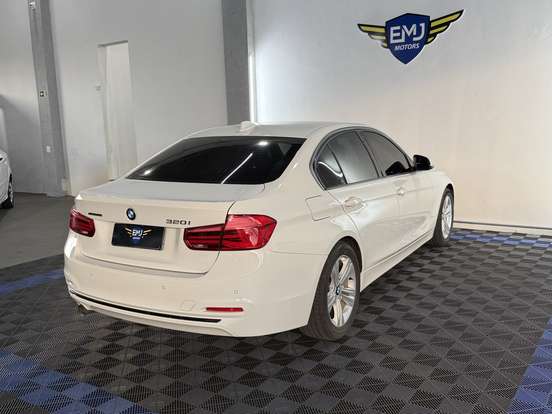 BMW-320i-2.0 SPORT 16V TURBO ACTIVE FLEX 4P AUTOMÁTICO BMW-320i-2017