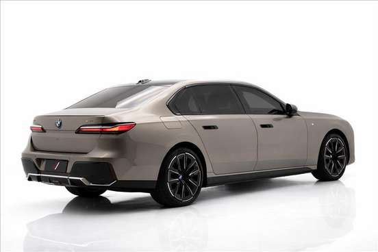 BMW-i7-2023