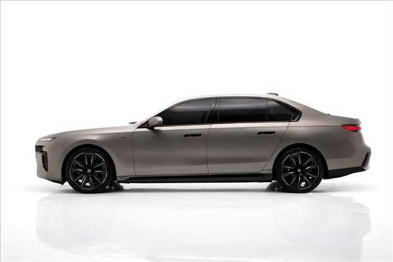 BMW-i7-2023