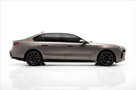 BMW-i7-2023