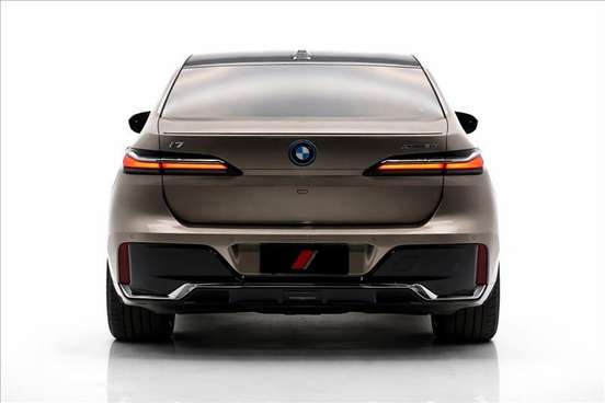 BMW-i7-2023