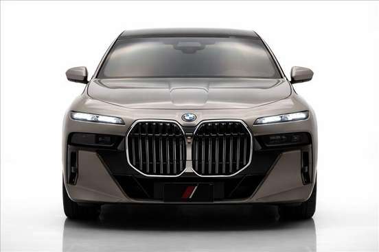 BMW-i7-2023