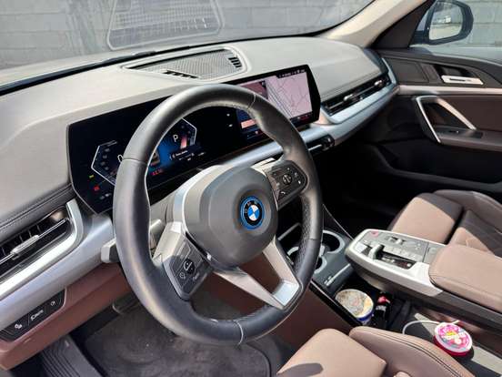 BMW-iX1-2025