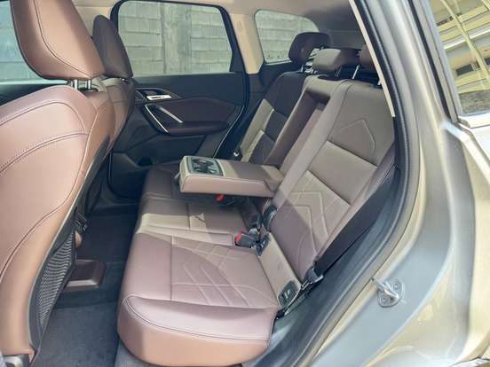 BMW-iX1-2025