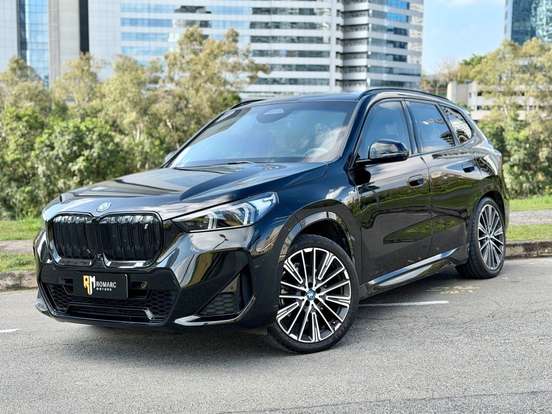 BMW-iX1-2023
