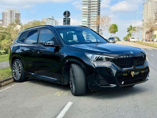 BMW-iX1-2023